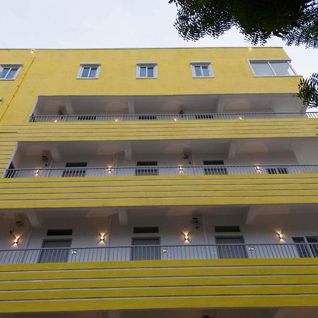 Yellow Bells Studios And Suites Gachibowli Bagian luar foto