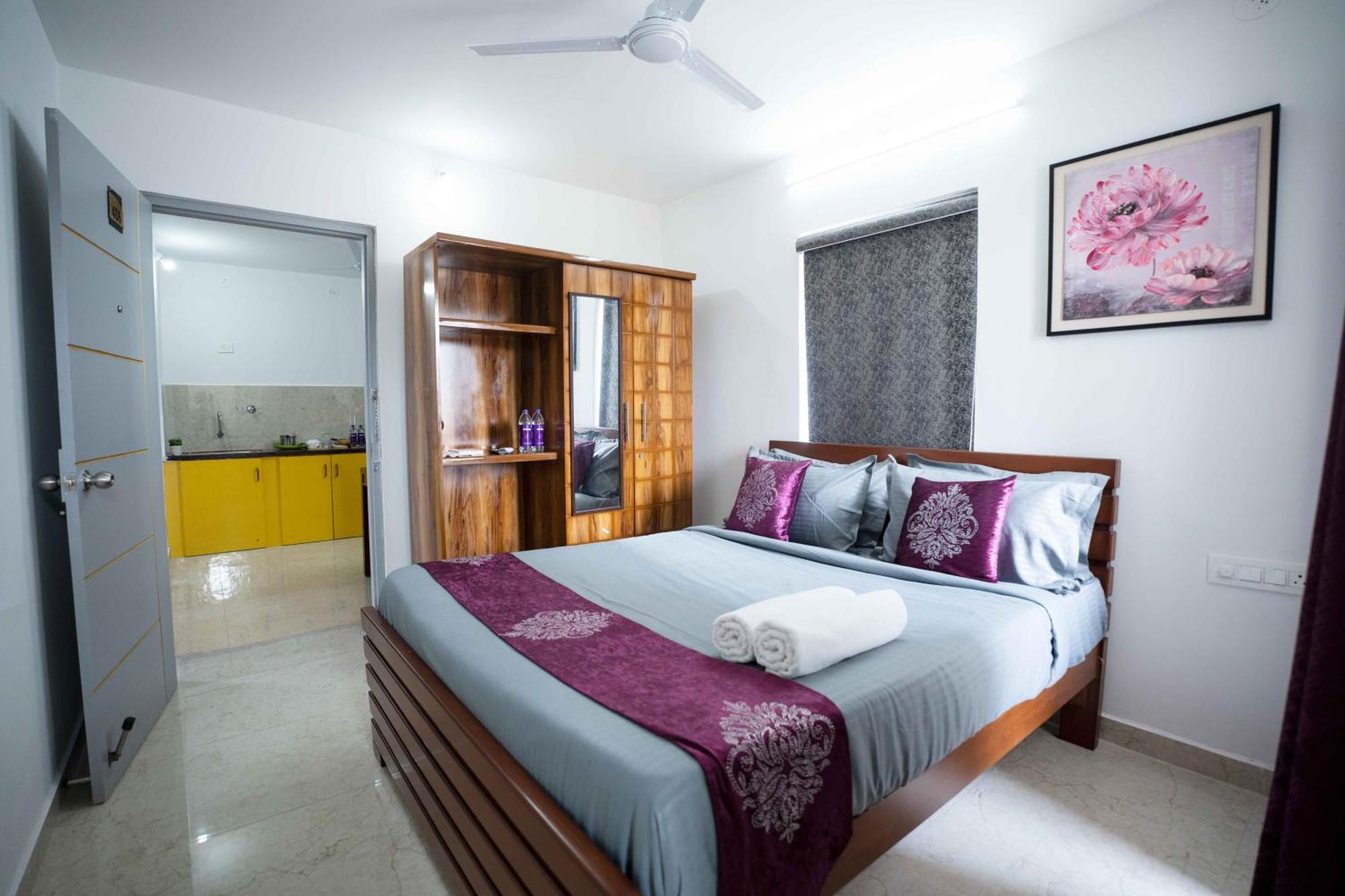 Yellow Bells Studios And Suites Gachibowli Bagian luar foto