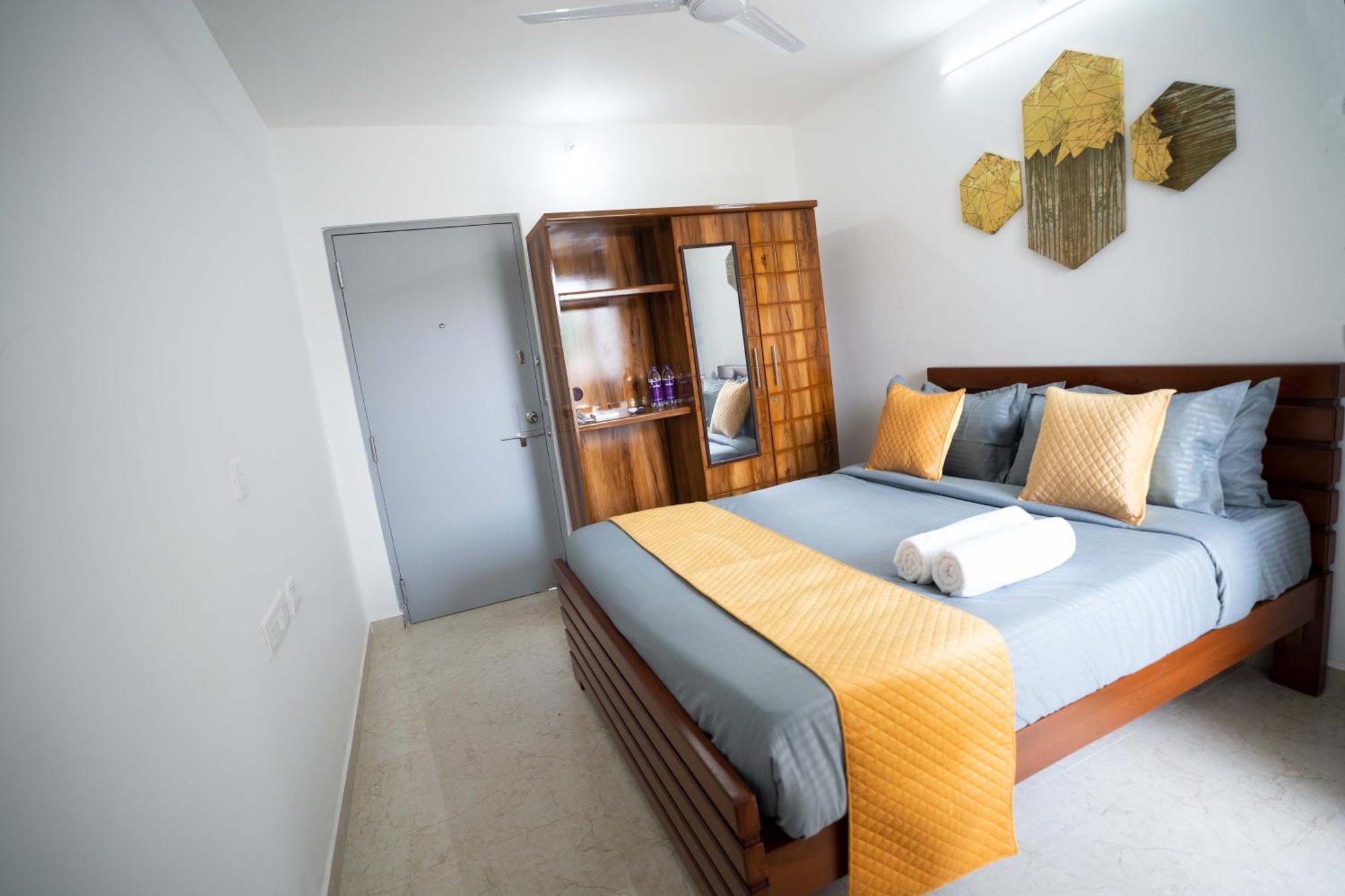 Yellow Bells Studios And Suites Gachibowli Bagian luar foto
