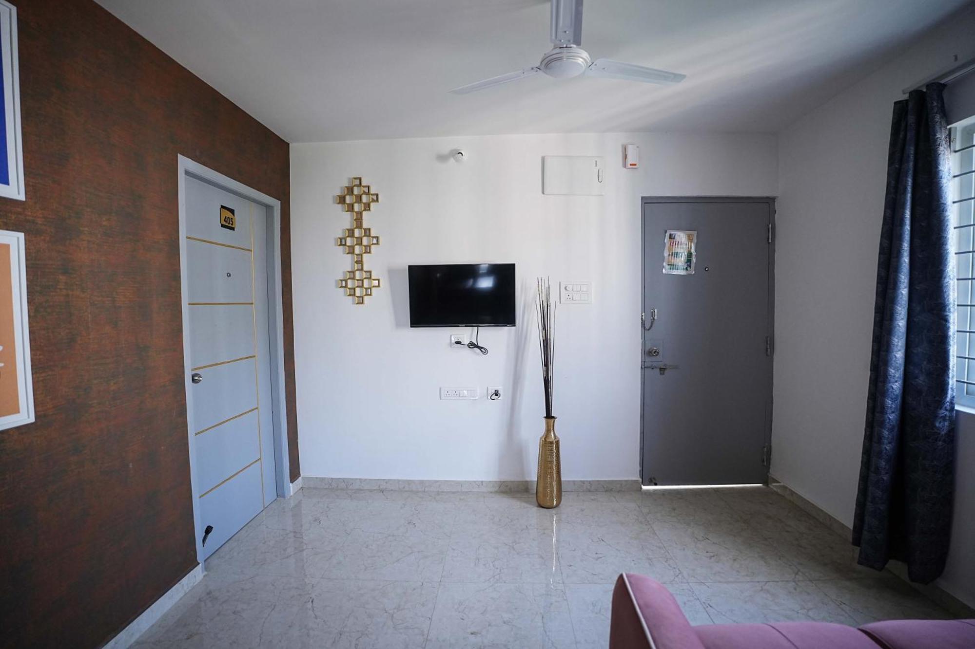 Yellow Bells Studios And Suites Gachibowli Bagian luar foto