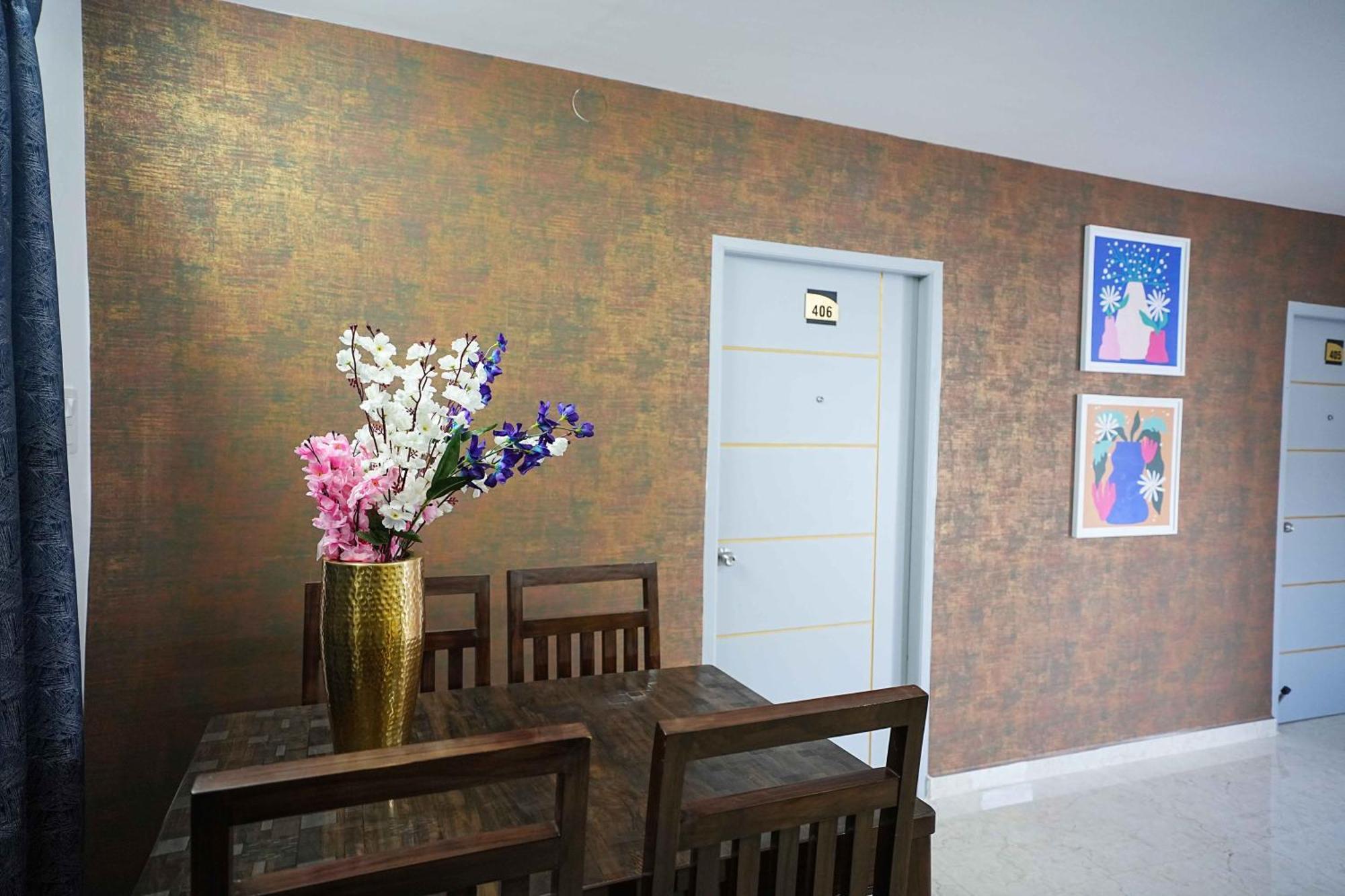 Yellow Bells Studios And Suites Gachibowli Bagian luar foto