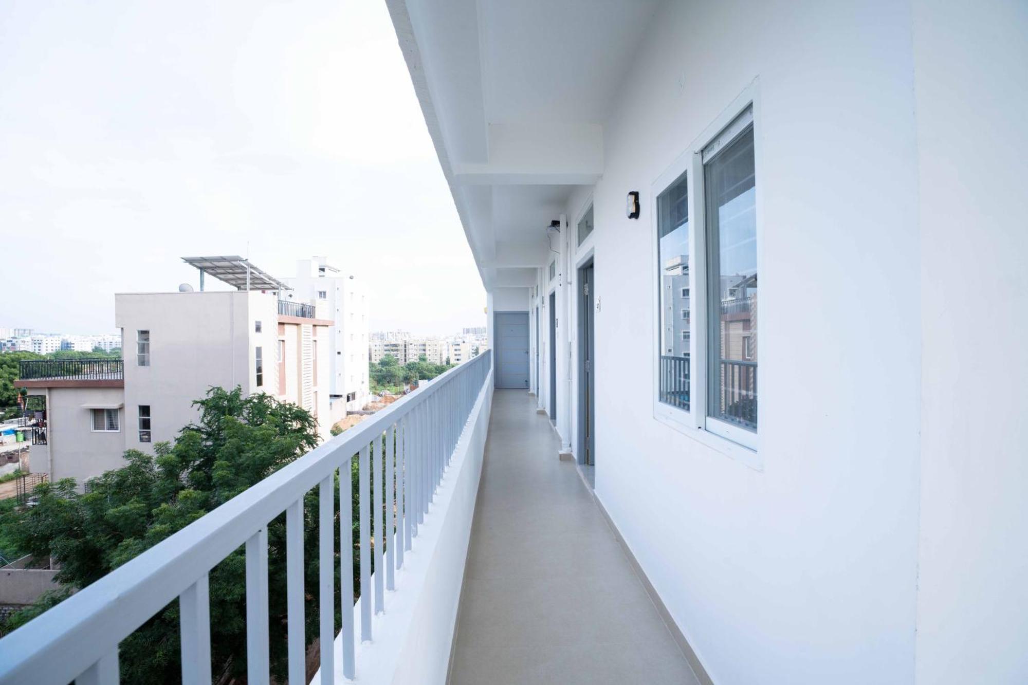 Yellow Bells Studios And Suites Gachibowli Bagian luar foto