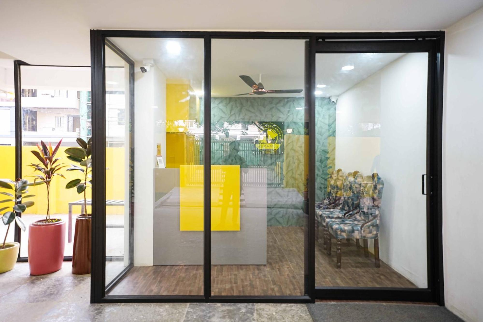Yellow Bells Studios And Suites Gachibowli Bagian luar foto