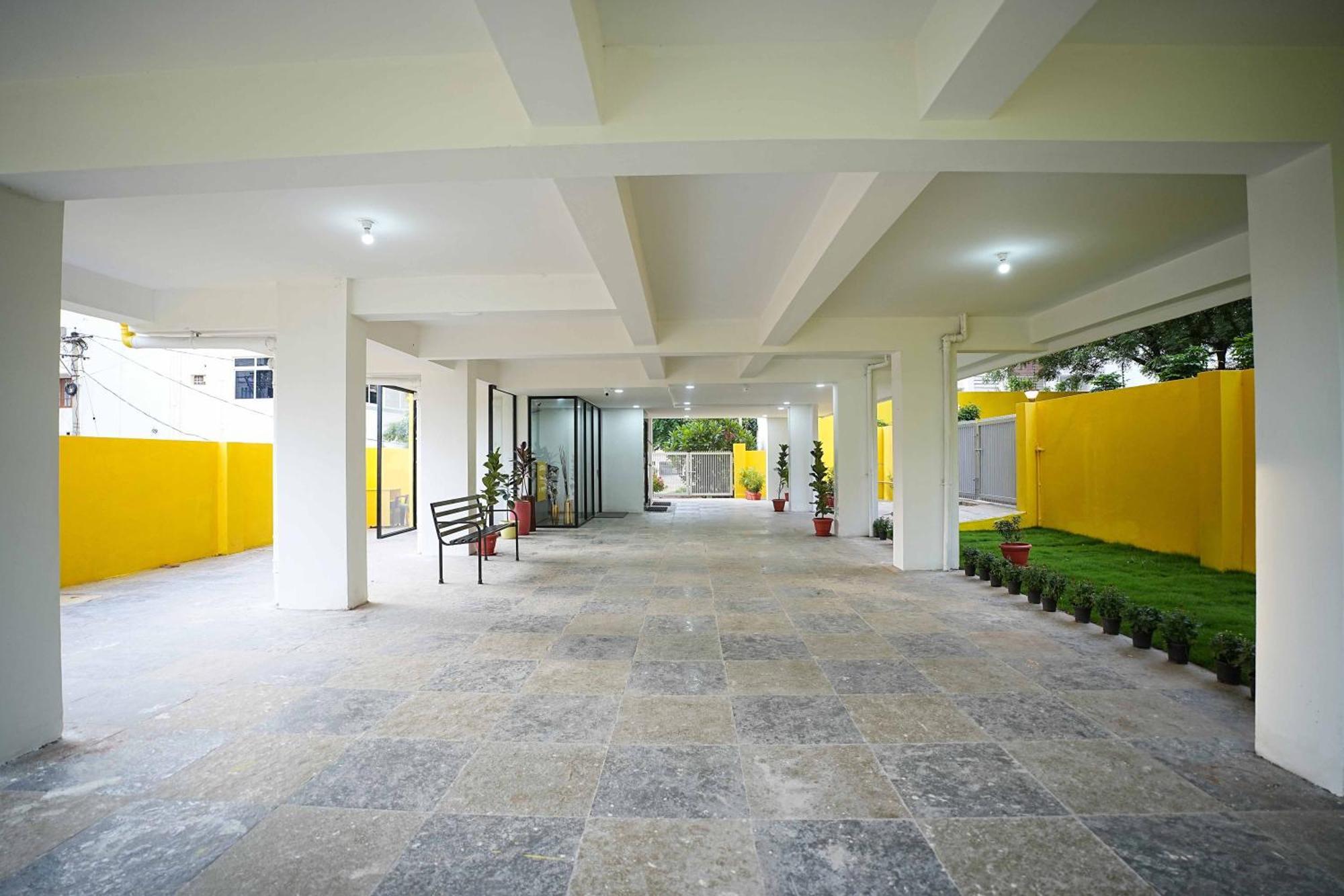 Yellow Bells Studios And Suites Gachibowli Bagian luar foto