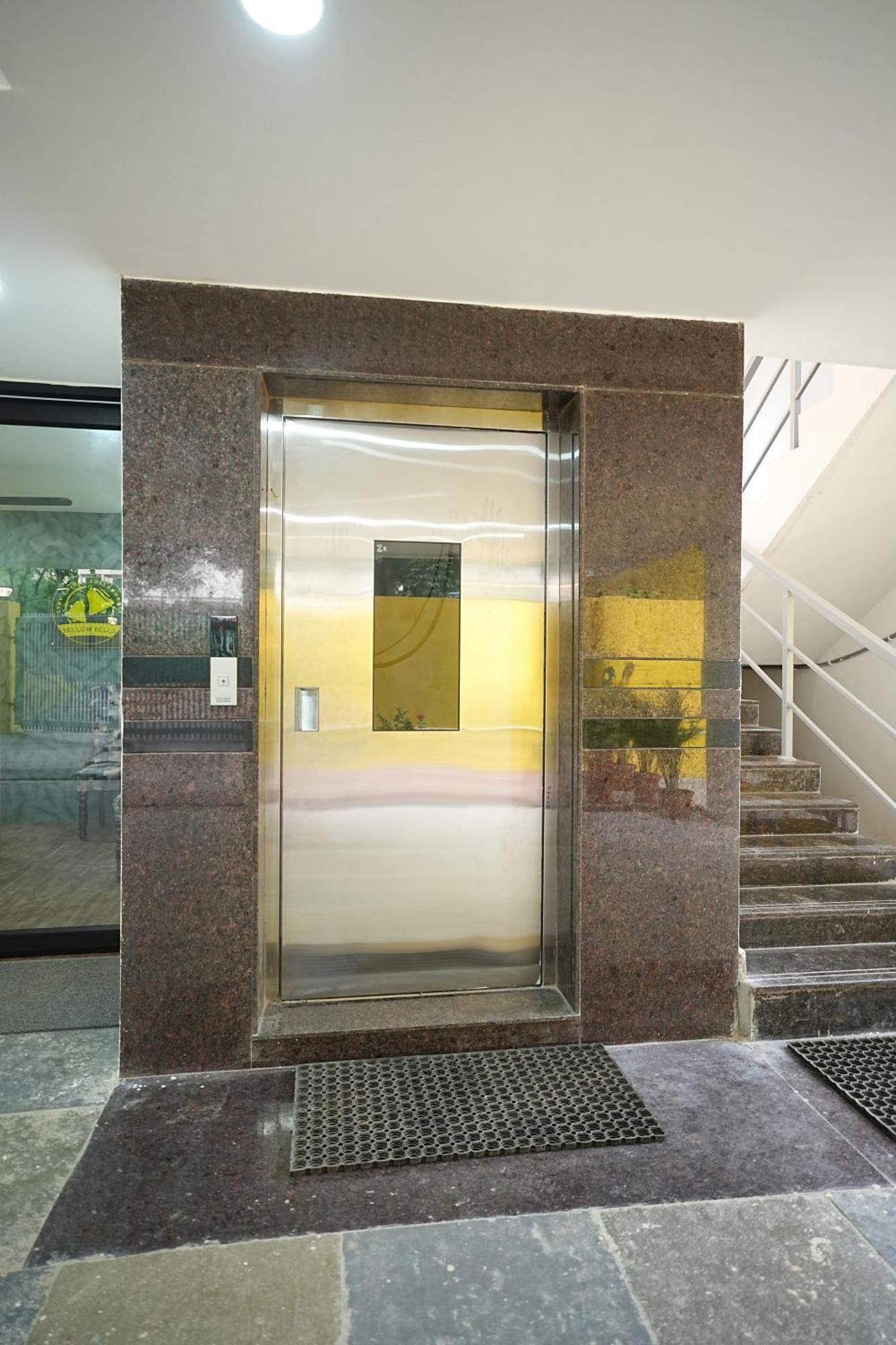 Yellow Bells Studios And Suites Gachibowli Bagian luar foto