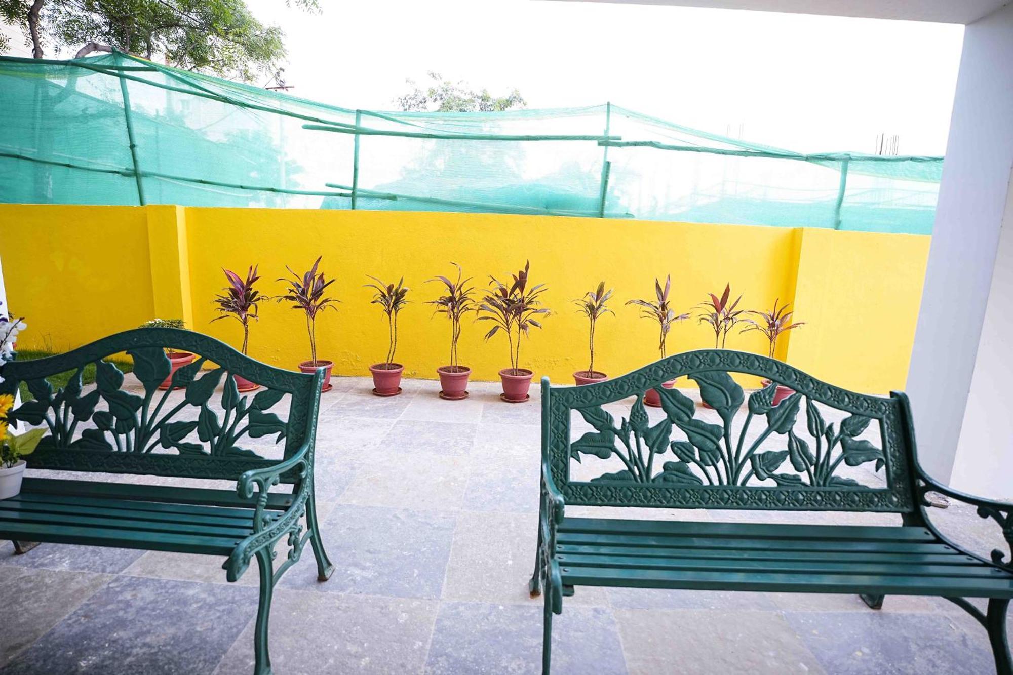 Yellow Bells Studios And Suites Gachibowli Bagian luar foto