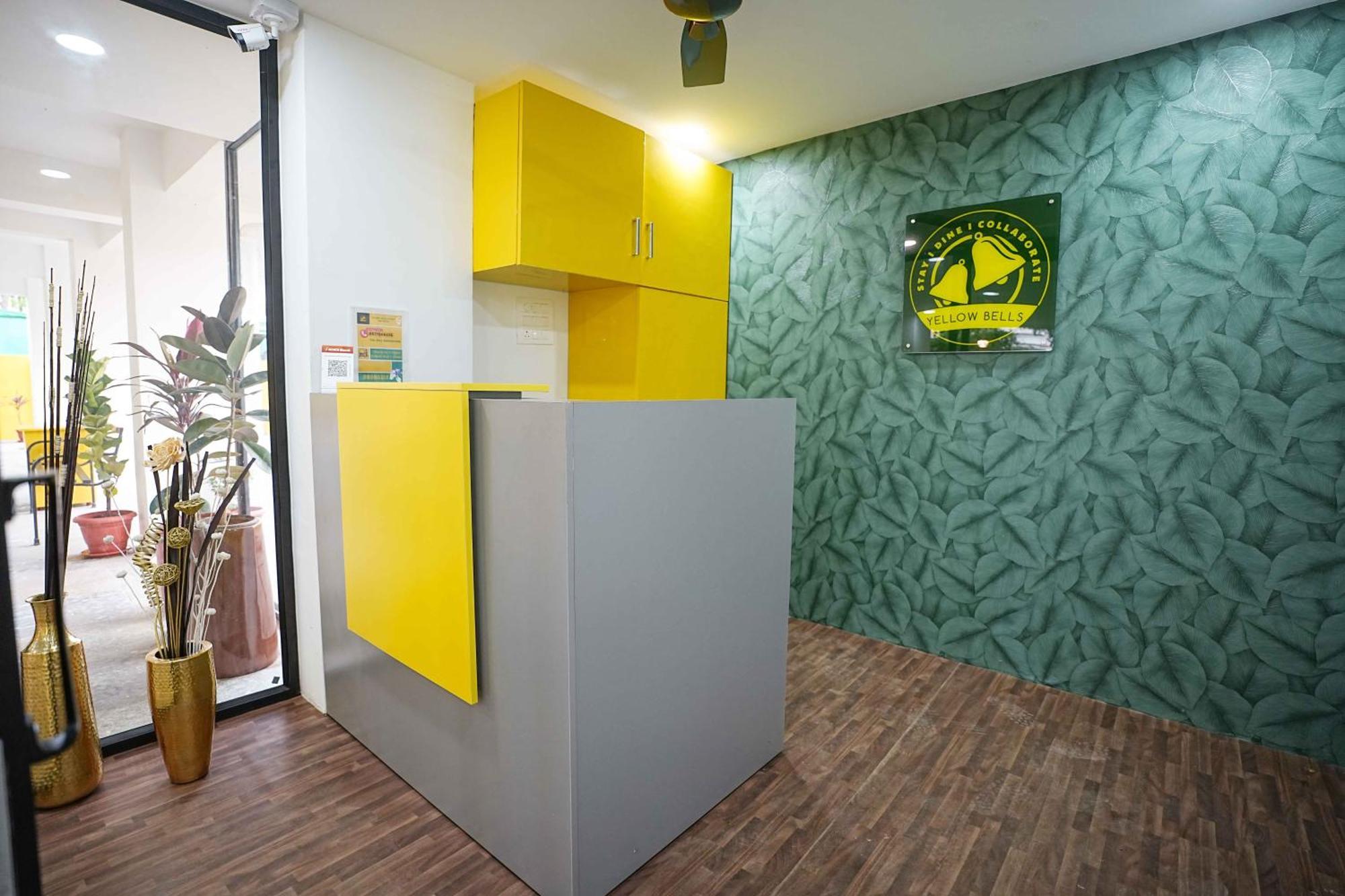 Yellow Bells Studios And Suites Gachibowli Bagian luar foto