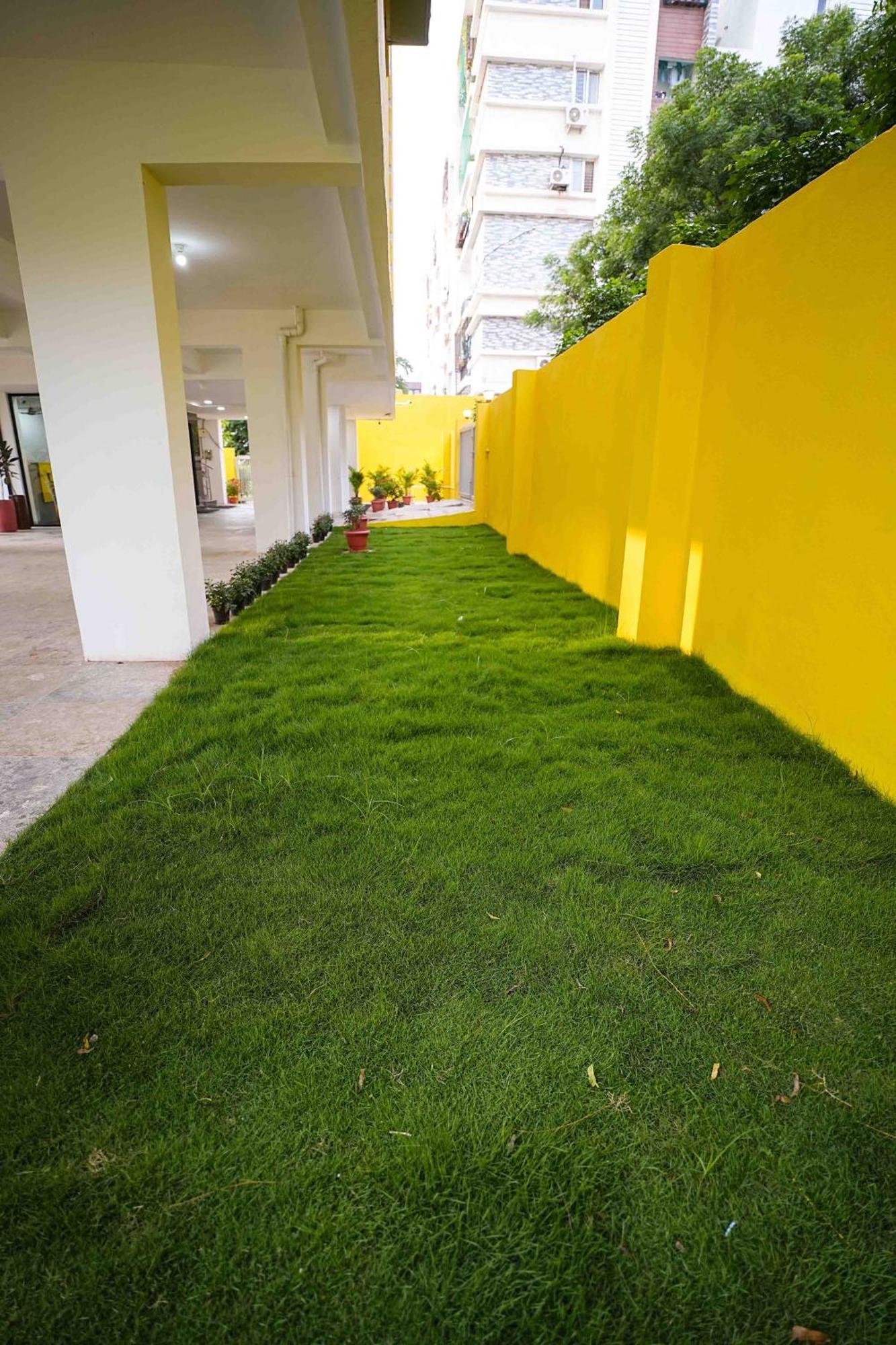 Yellow Bells Studios And Suites Gachibowli Bagian luar foto