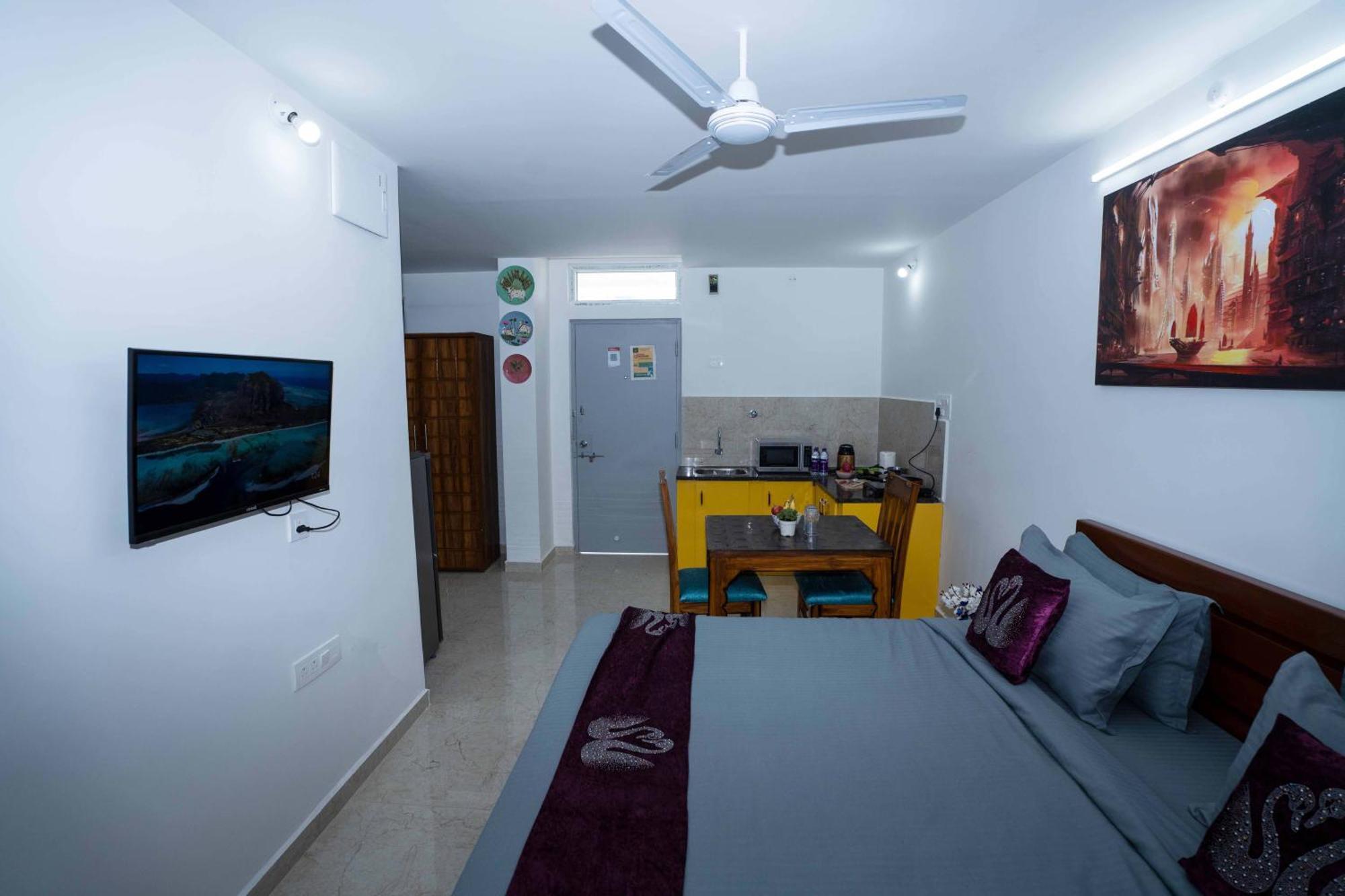 Yellow Bells Studios And Suites Gachibowli Bagian luar foto