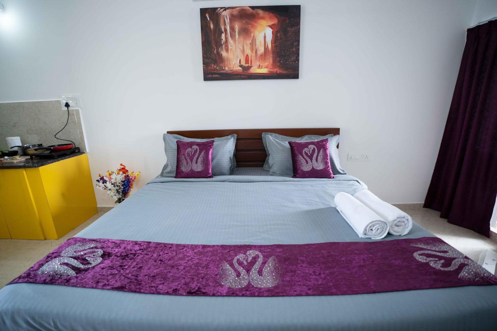 Yellow Bells Studios And Suites Gachibowli Bagian luar foto
