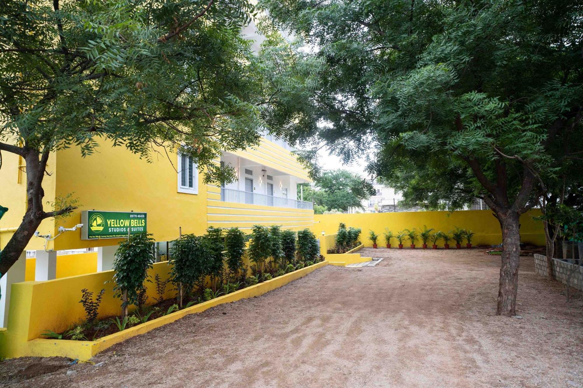 Yellow Bells Studios And Suites Gachibowli Bagian luar foto