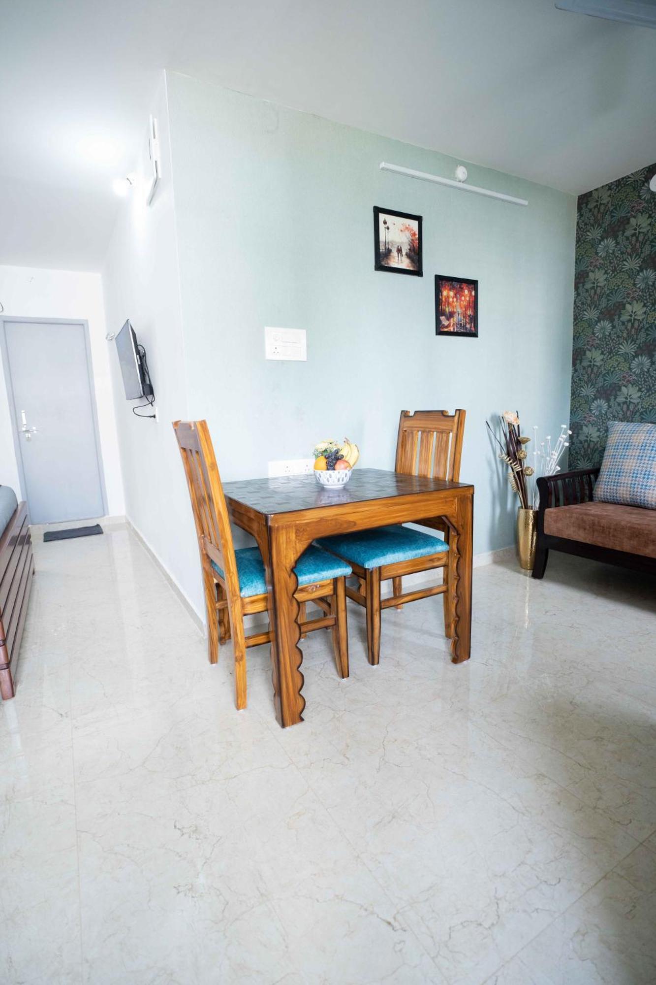 Yellow Bells Studios And Suites Gachibowli Bagian luar foto
