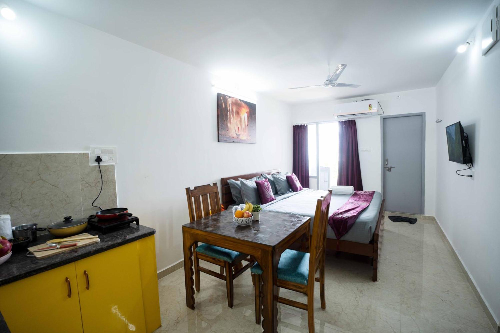 Yellow Bells Studios And Suites Gachibowli Bagian luar foto