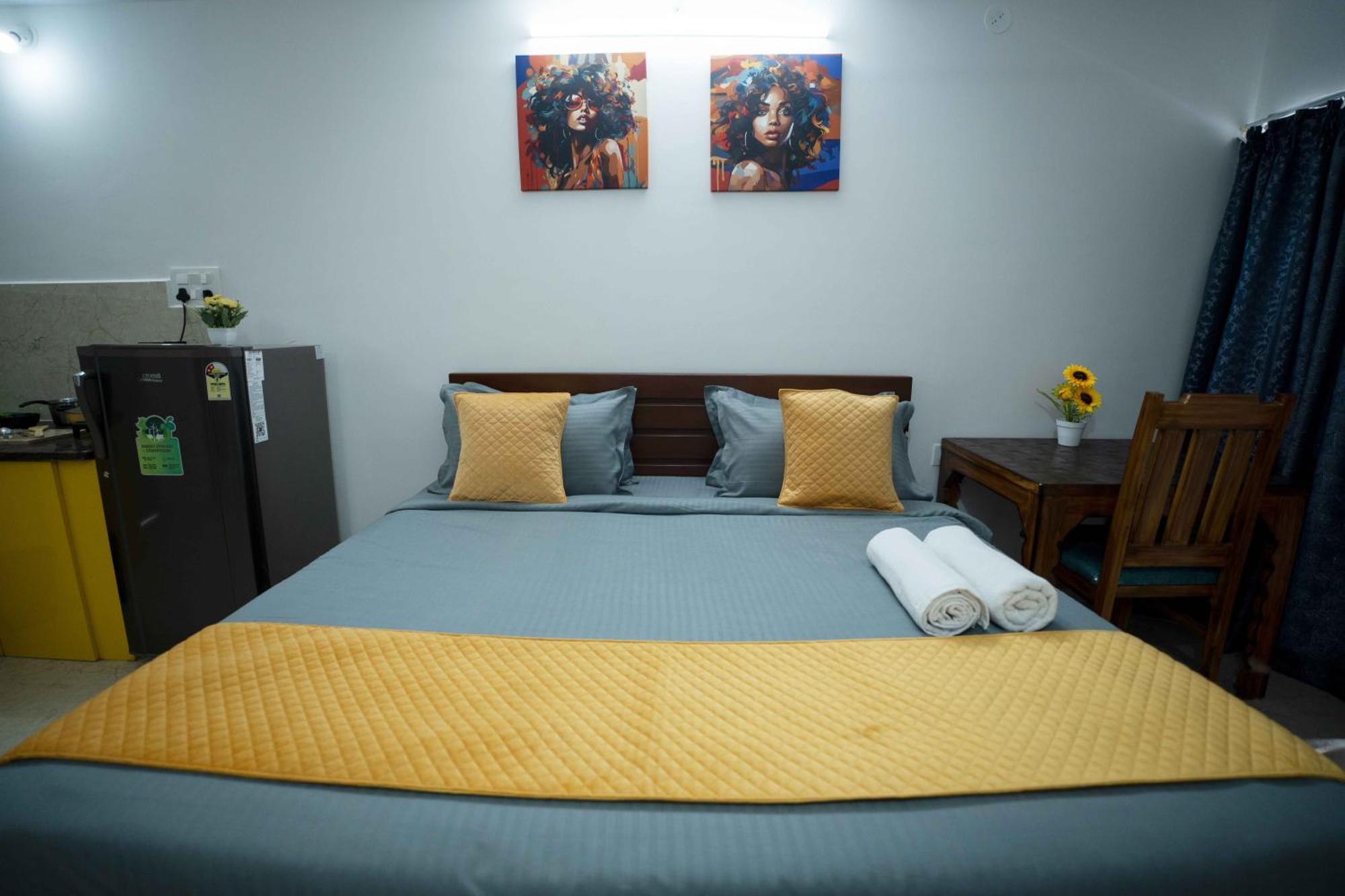 Yellow Bells Studios And Suites Gachibowli Bagian luar foto