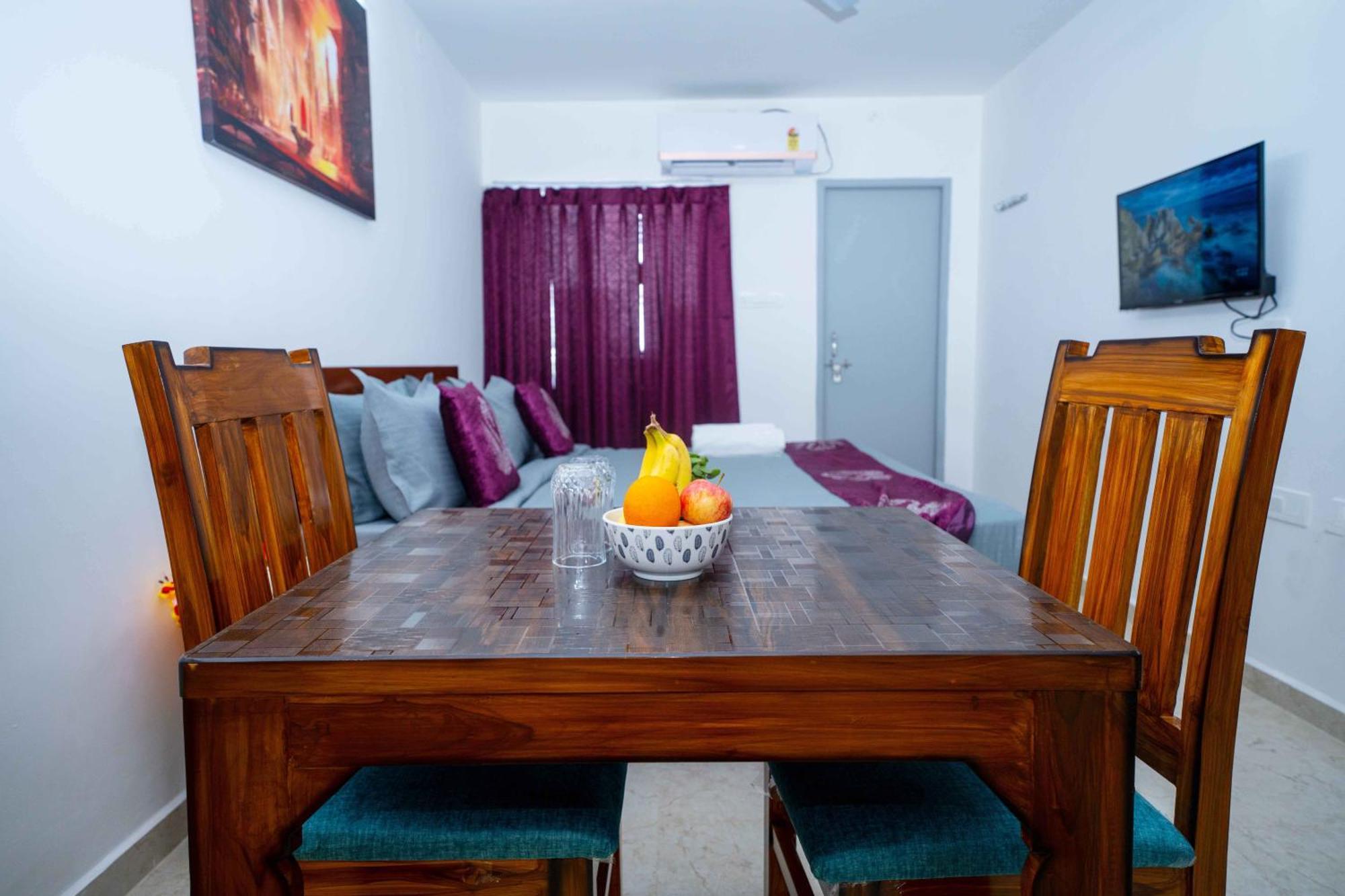 Yellow Bells Studios And Suites Gachibowli Bagian luar foto