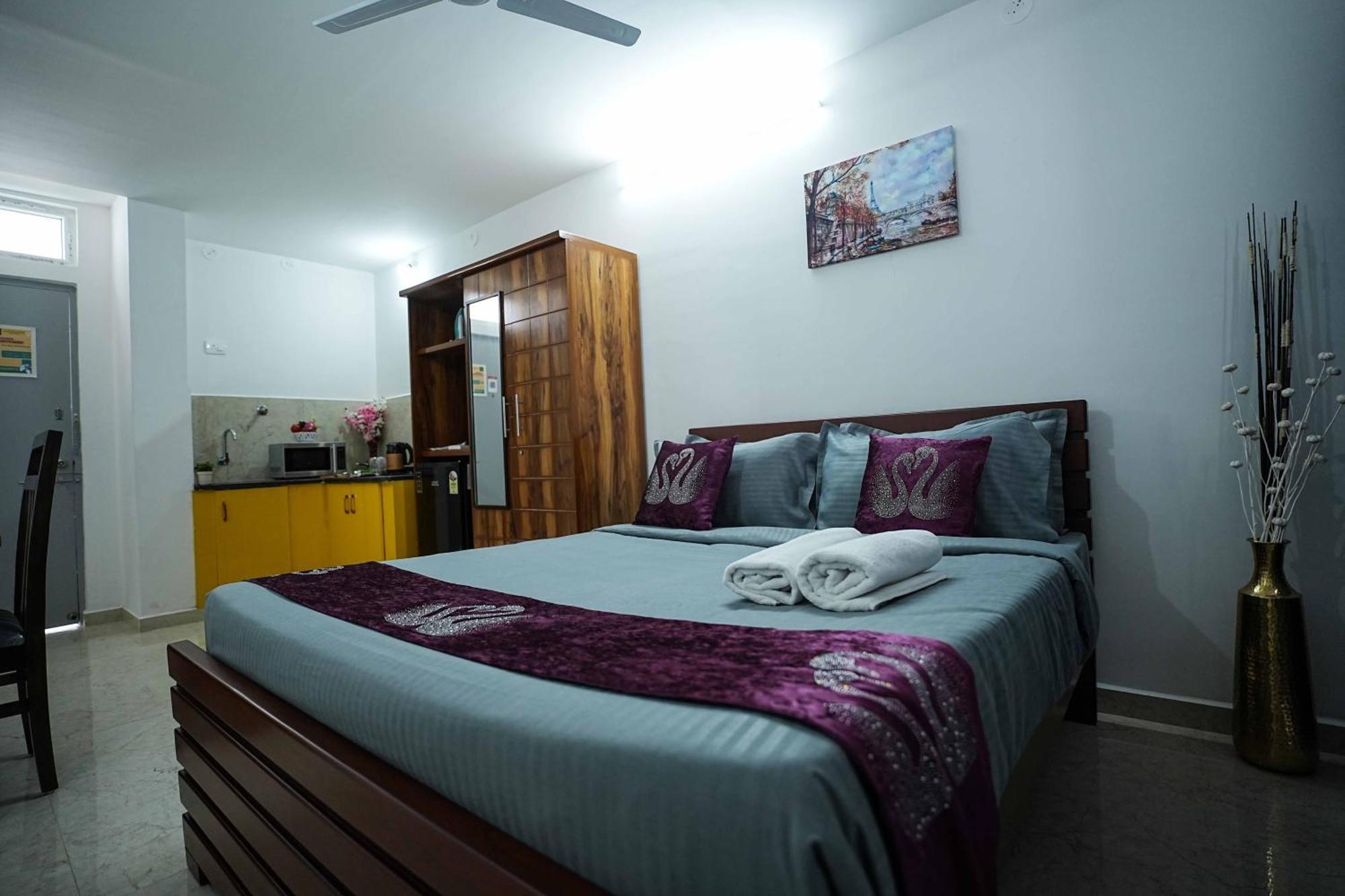 Yellow Bells Studios And Suites Gachibowli Bagian luar foto