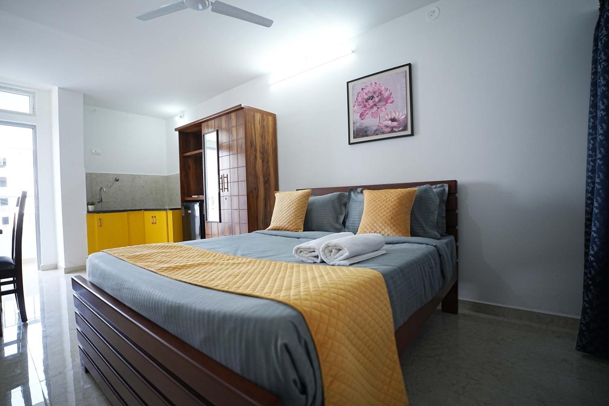 Yellow Bells Studios And Suites Gachibowli Bagian luar foto