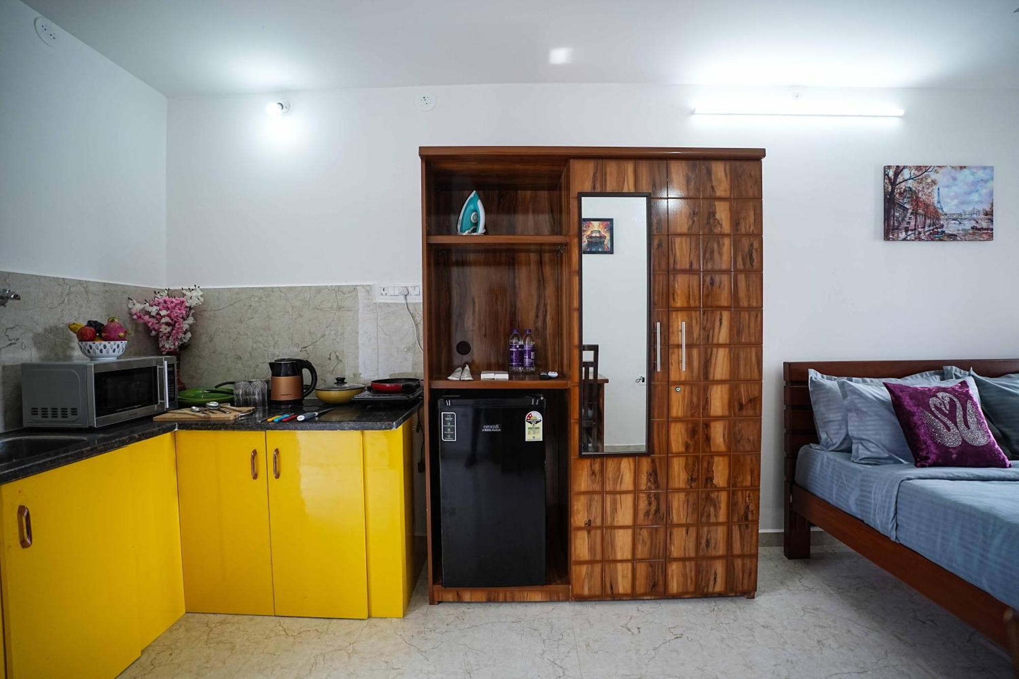 Yellow Bells Studios And Suites Gachibowli Bagian luar foto
