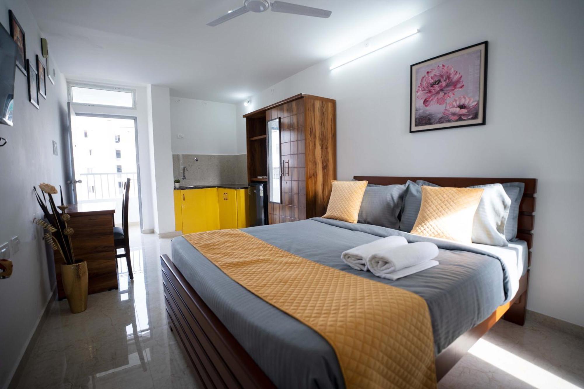 Yellow Bells Studios And Suites Gachibowli Bagian luar foto