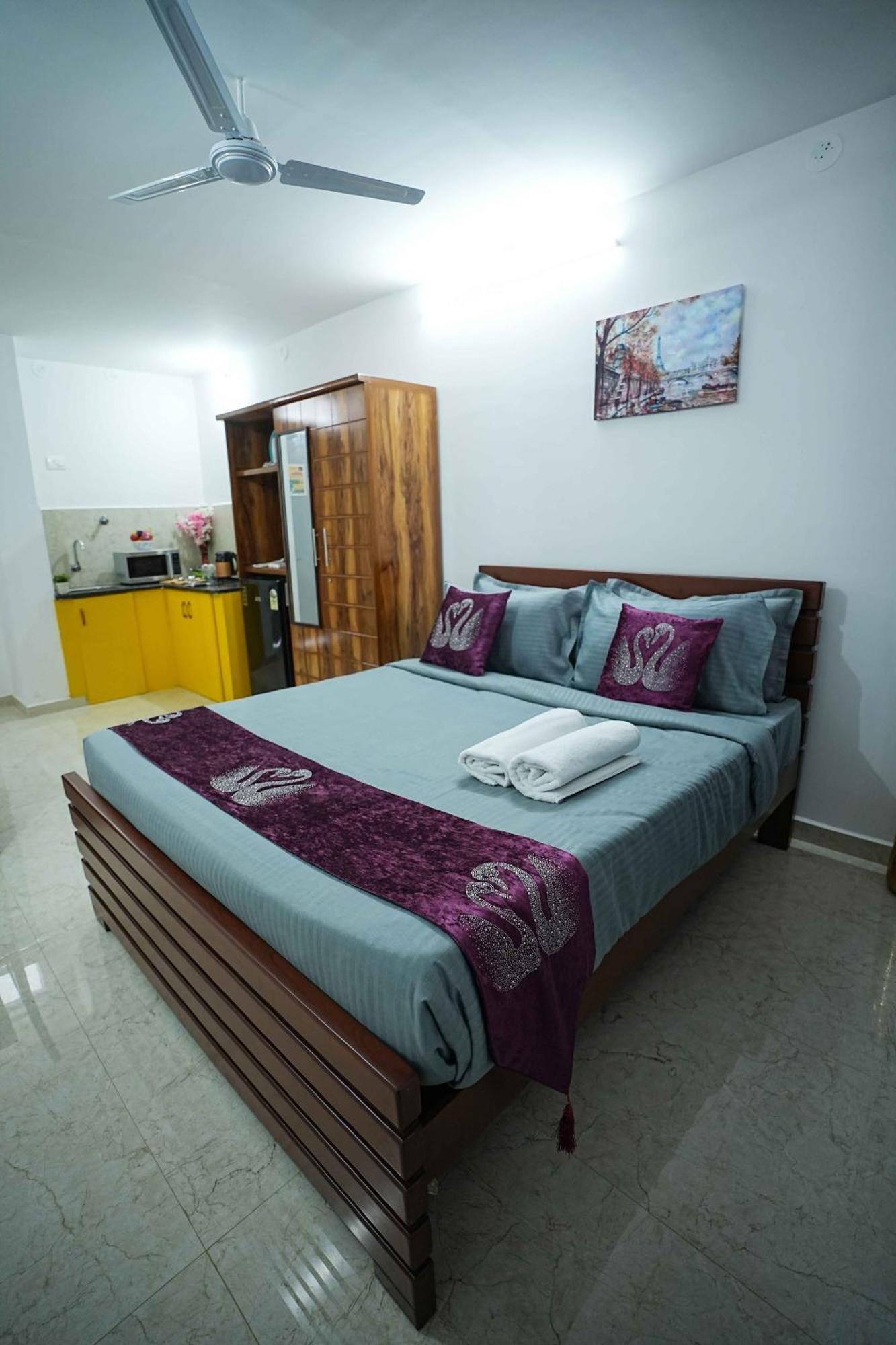 Yellow Bells Studios And Suites Gachibowli Bagian luar foto