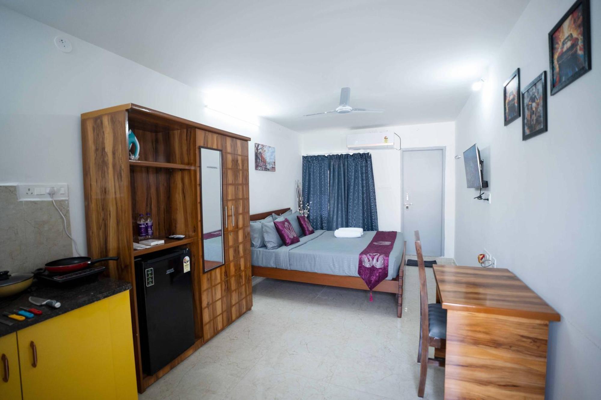 Yellow Bells Studios And Suites Gachibowli Bagian luar foto