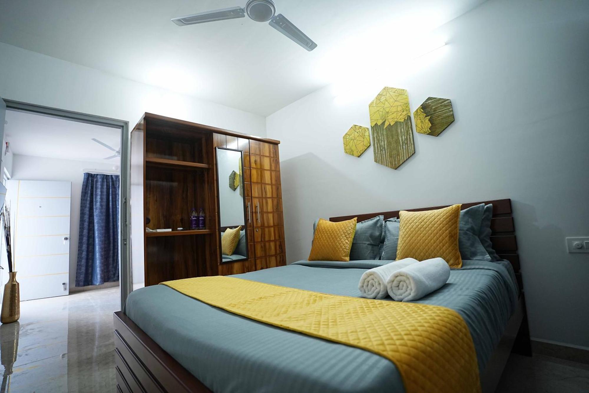 Yellow Bells Studios And Suites Gachibowli Bagian luar foto