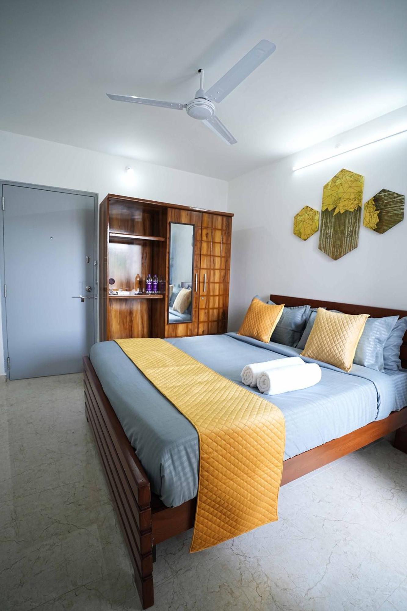 Yellow Bells Studios And Suites Gachibowli Bagian luar foto