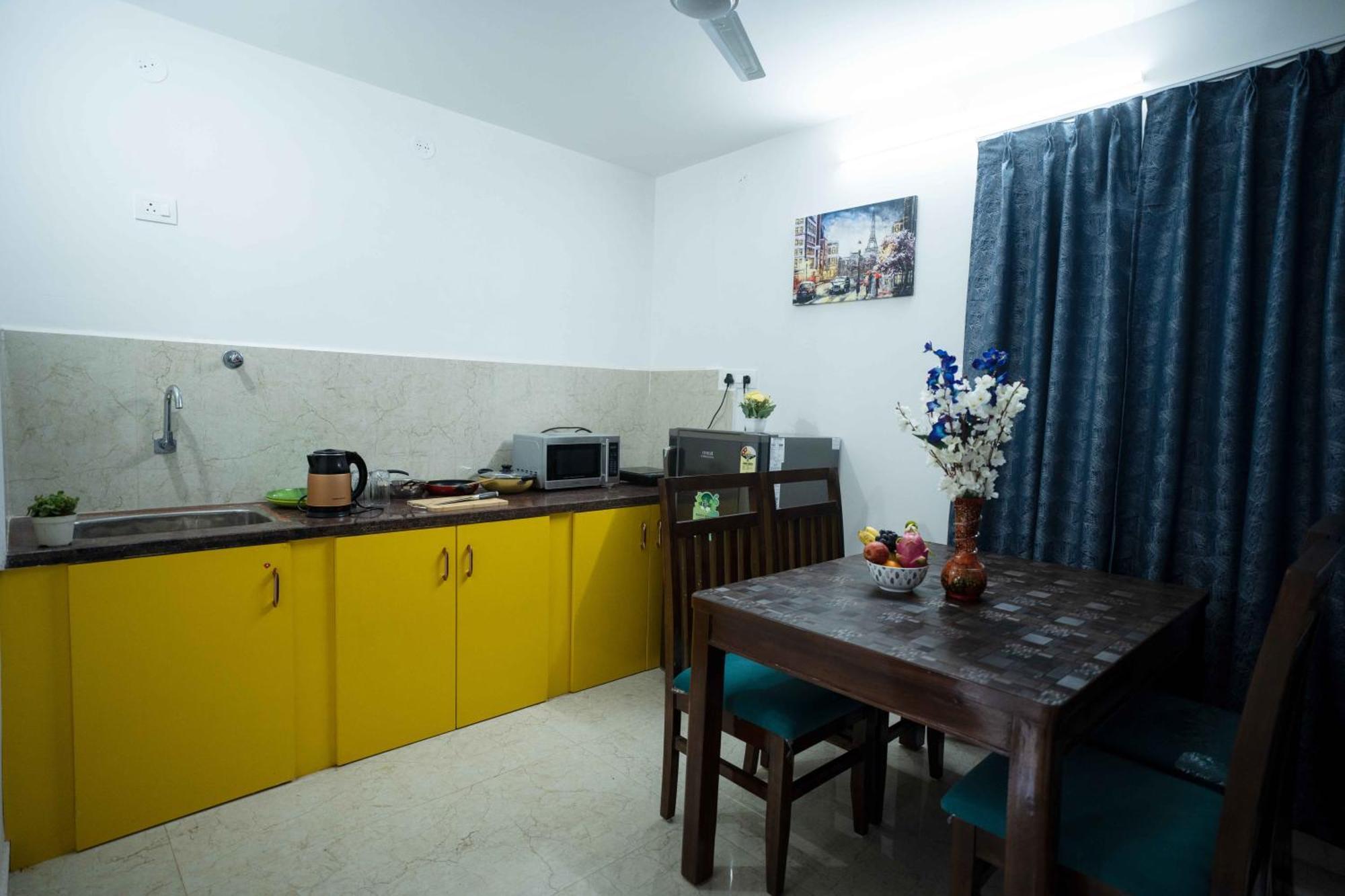 Yellow Bells Studios And Suites Gachibowli Bagian luar foto