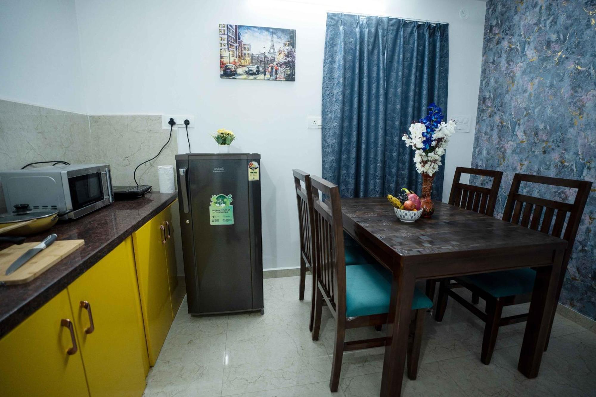 Yellow Bells Studios And Suites Gachibowli Bagian luar foto