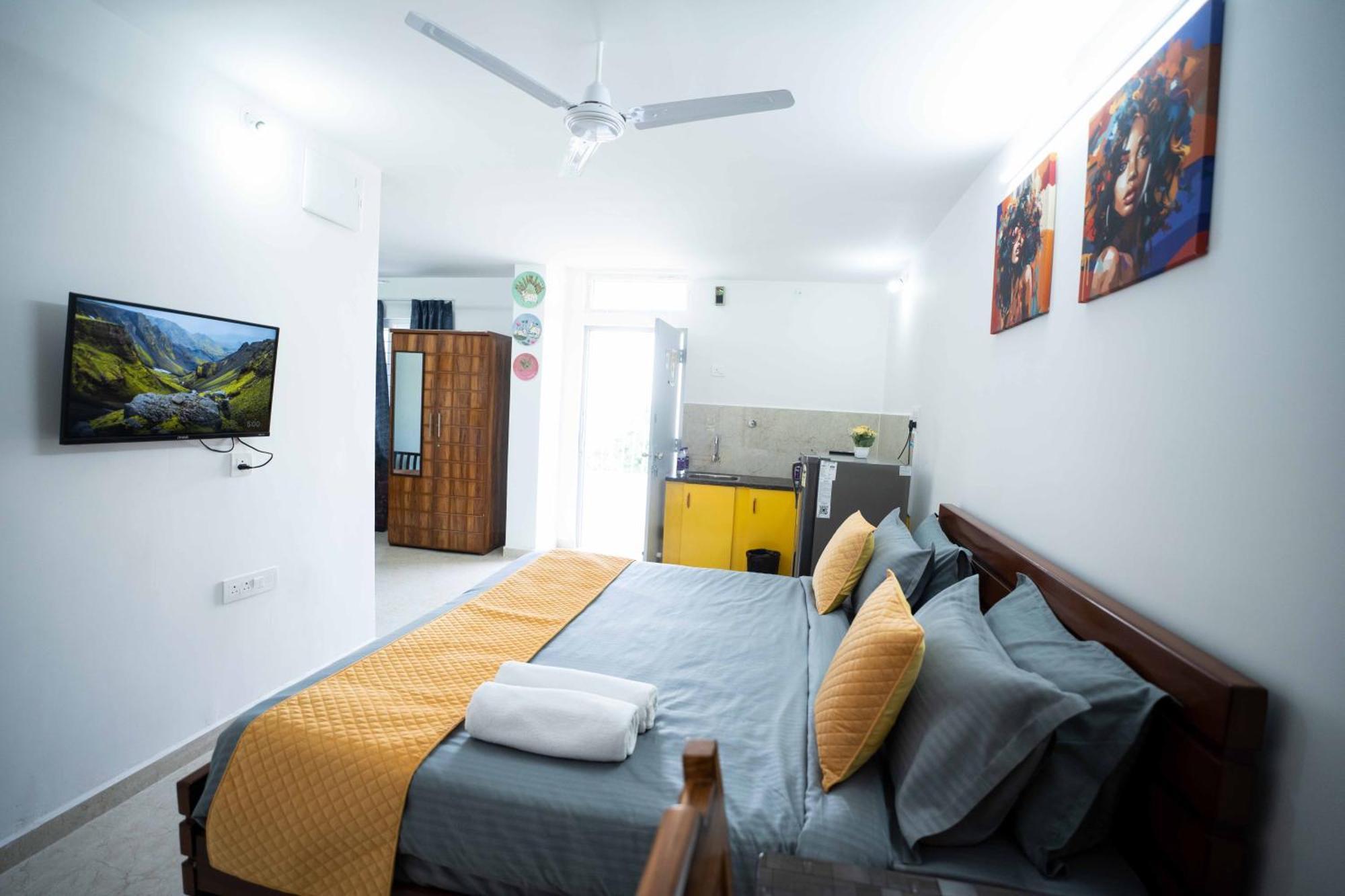 Yellow Bells Studios And Suites Gachibowli Bagian luar foto