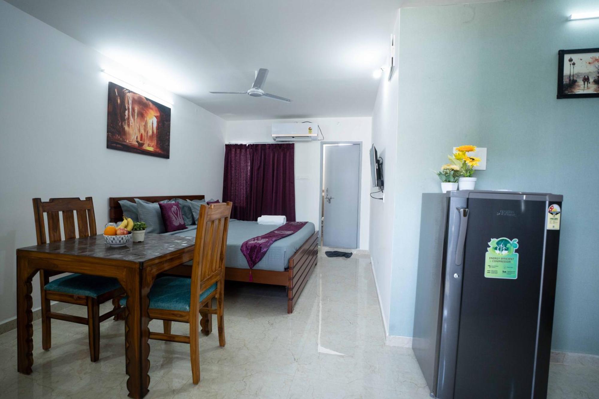 Yellow Bells Studios And Suites Gachibowli Bagian luar foto